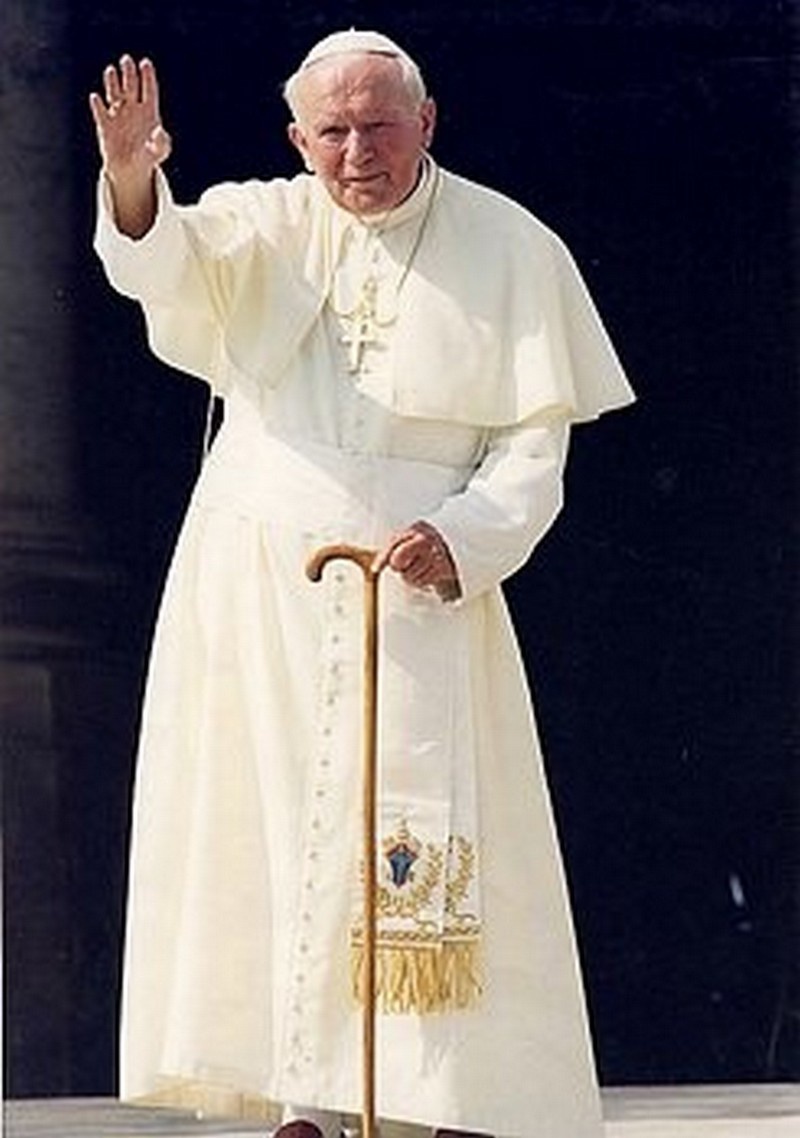 Визит в Ирак планировал ещё Иоанн Павел II, мечтавший на «земле Авраама» открыть юбилейный Год христианства в 2000 году.