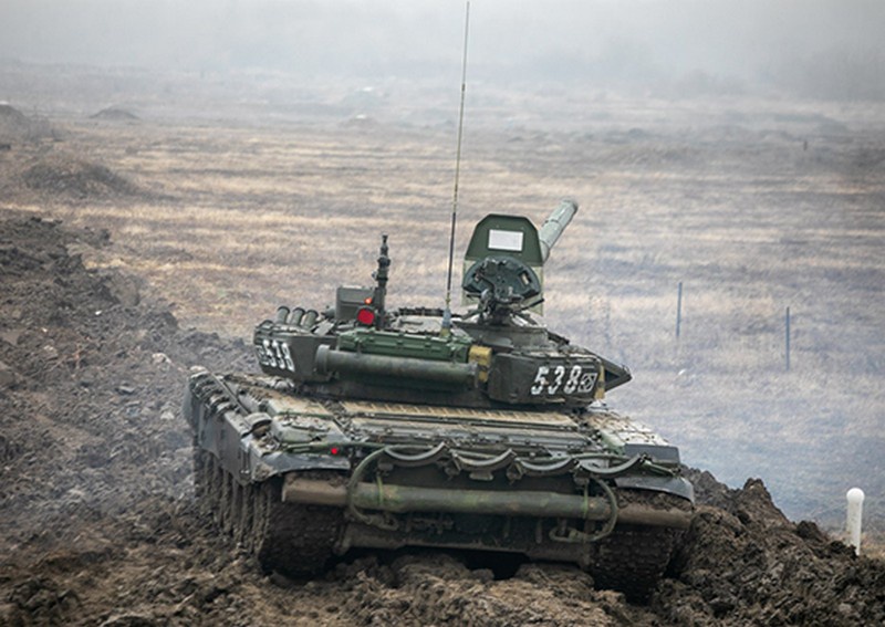 До автоматизма отработали приёмы «танковой карусели» на полигоне Кадамовский экипажи Т-72Б3 150-й мотострелковой дивизии Южного военного округа.