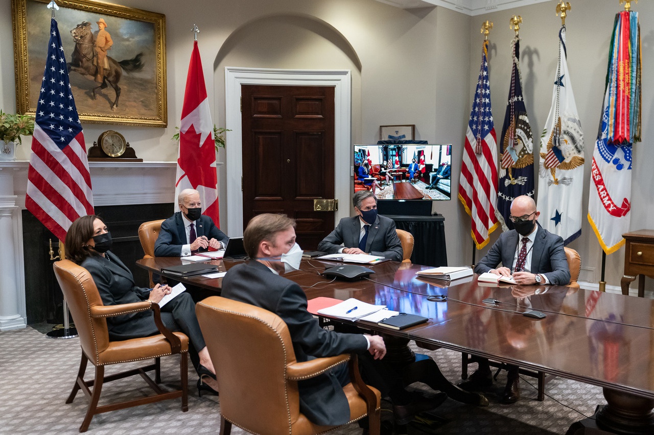 Виртуальная двусторонняя встреча президента Джо Байдена и вице-президента Камалы Харрис с премьер-министром Канады Джастином Трюдо. 23 февраля 2021 года.