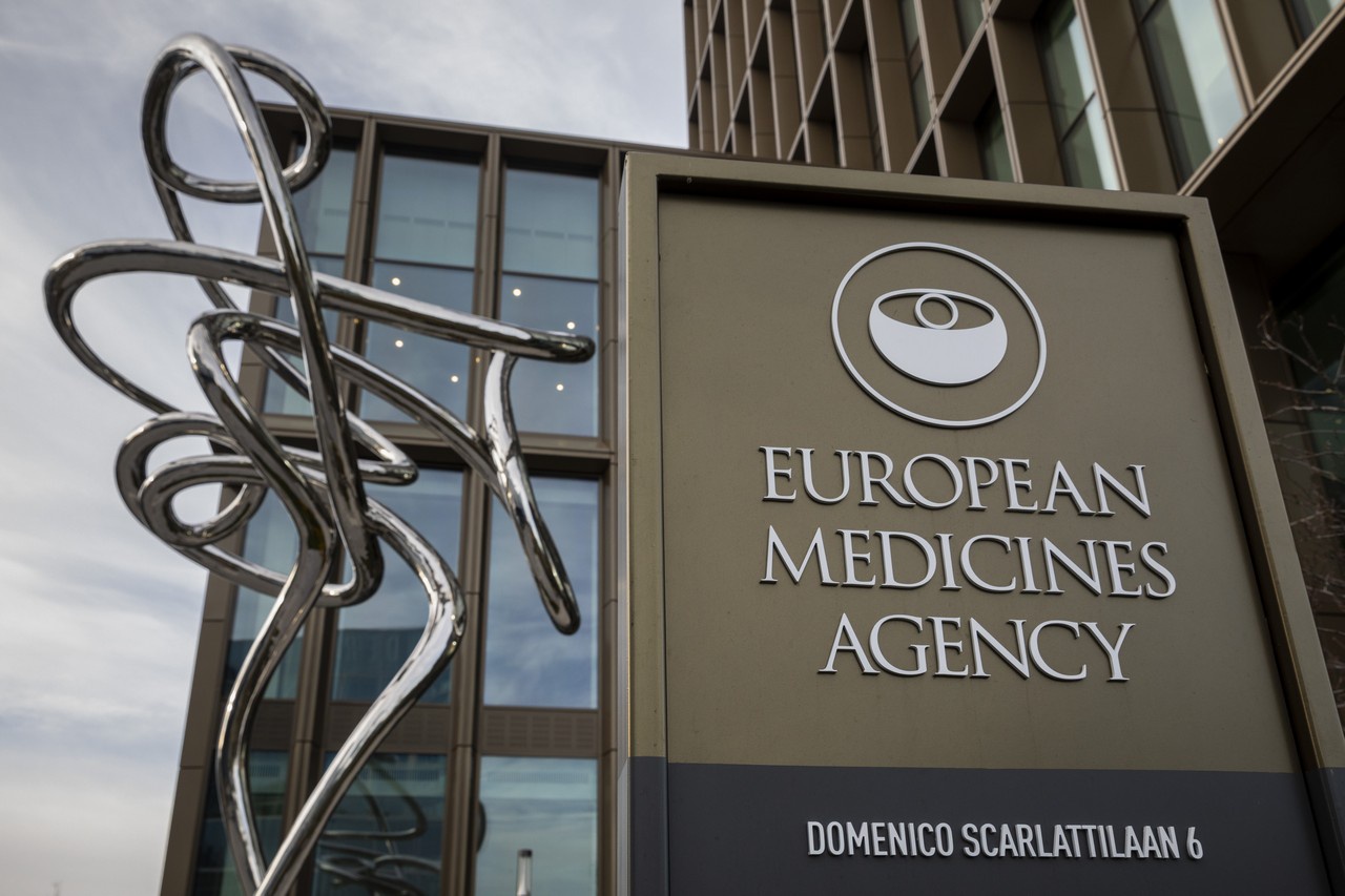 В начале марта Европейское агентство лекарственных средств сообщило, что ведёт расследование инцидентов с пациентами, которые получили вакцину AstraZeneca.