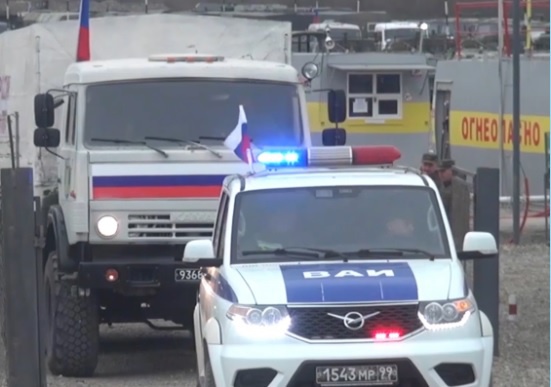 На азербайджанскую сторону российским военным автомобильным транспортом на днях была обеспечена перевозка двух партий «гуманитарки» общим весом 310 тонн по маршруту Мадагиз-Кельбаджар.