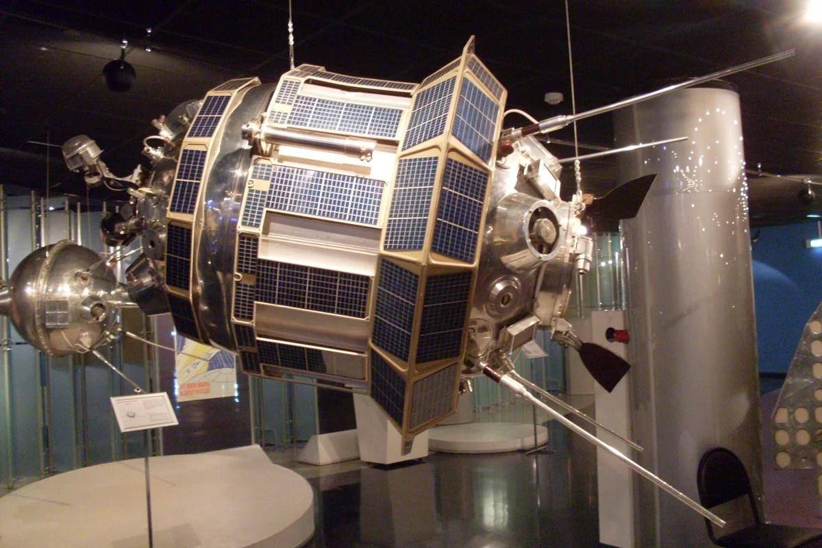 Советская автоматическая межпланетная станция «Луна-3».
