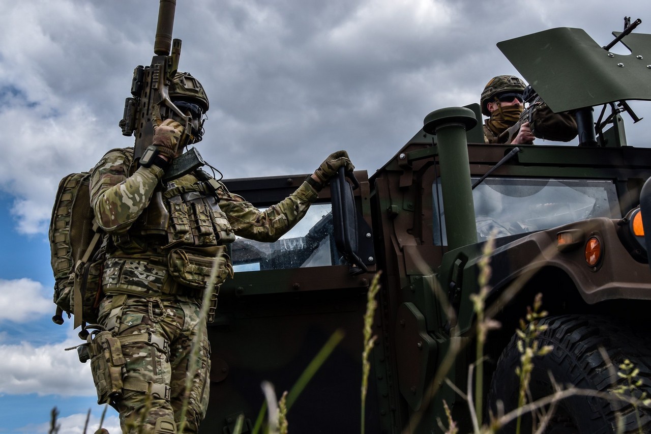 Некоторые эксперты утверждают, что война Украины с Россией может начаться со дня на день.