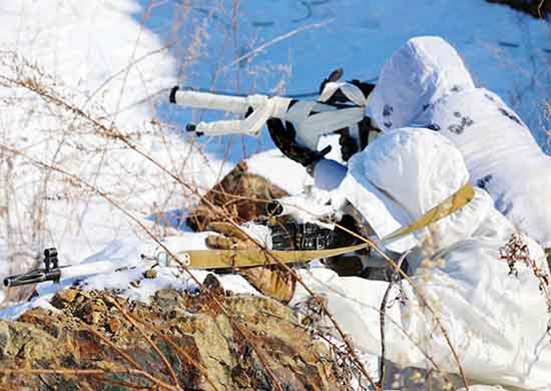 Снайперы ВВО применили новые способы поражения цели в ходе учения в Республике Бурятия.