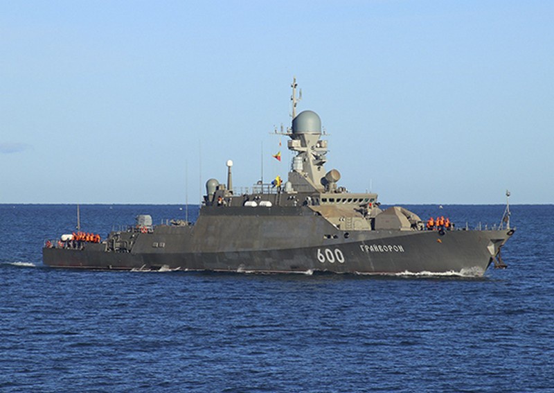 Малые ракетные корабли «Грайворон» и «Вышний Волочек» Черноморского флота (ЧФ) провели артиллерийские стрельбы в море по надводной цели в рамках контрольной проверки за зимний период обучения.