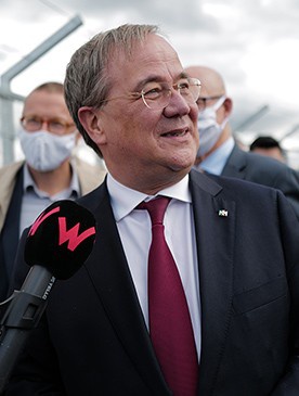 Армин Лашет, 59-летний премьер-министр федеральной земли Северный Рейн - Вестфалия, председатель ХДС.