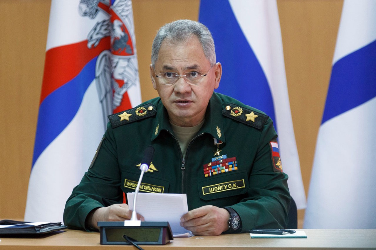 Министр обороны генерал армии Сергей Шойгу в Мурманске потребовал организации круглосуточного режима работы на крейсере «Адмирал Кузнецов».