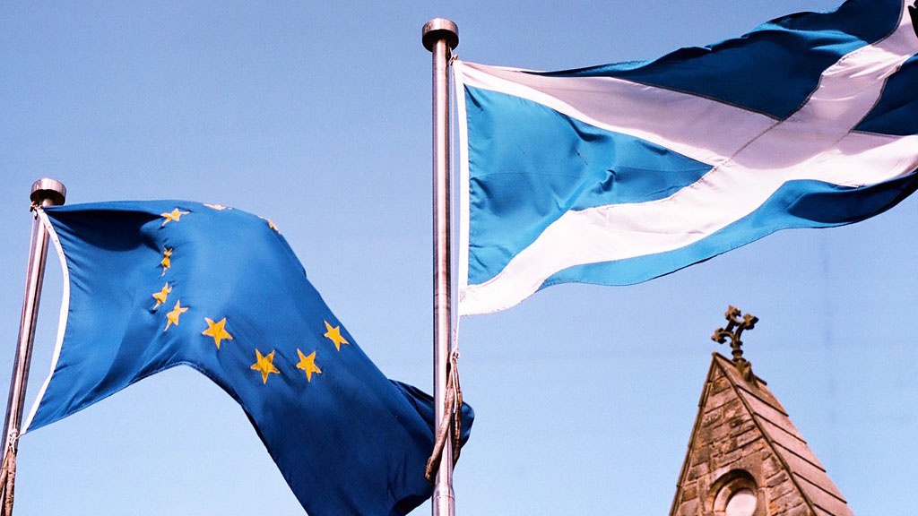 «Шотландия скоро вернётся, Европа, не гаси свет»
