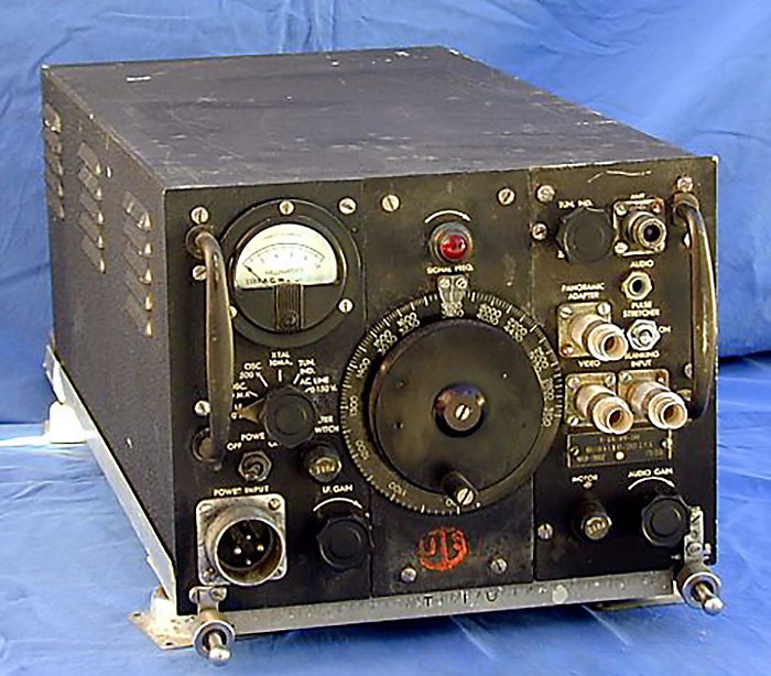 Американский приёмник APR-5 для обнаружения радиолокационных сигналов.