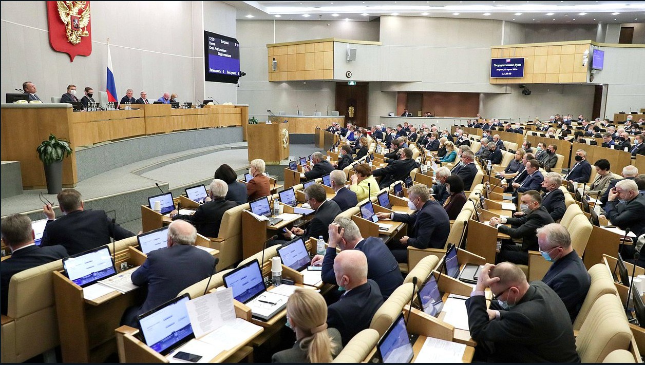 Госдума на заседании 19 мая единогласно приняла внесённый президентом РФ Владимиром Путиным законопроект о денонсации Договора по открытому небу.