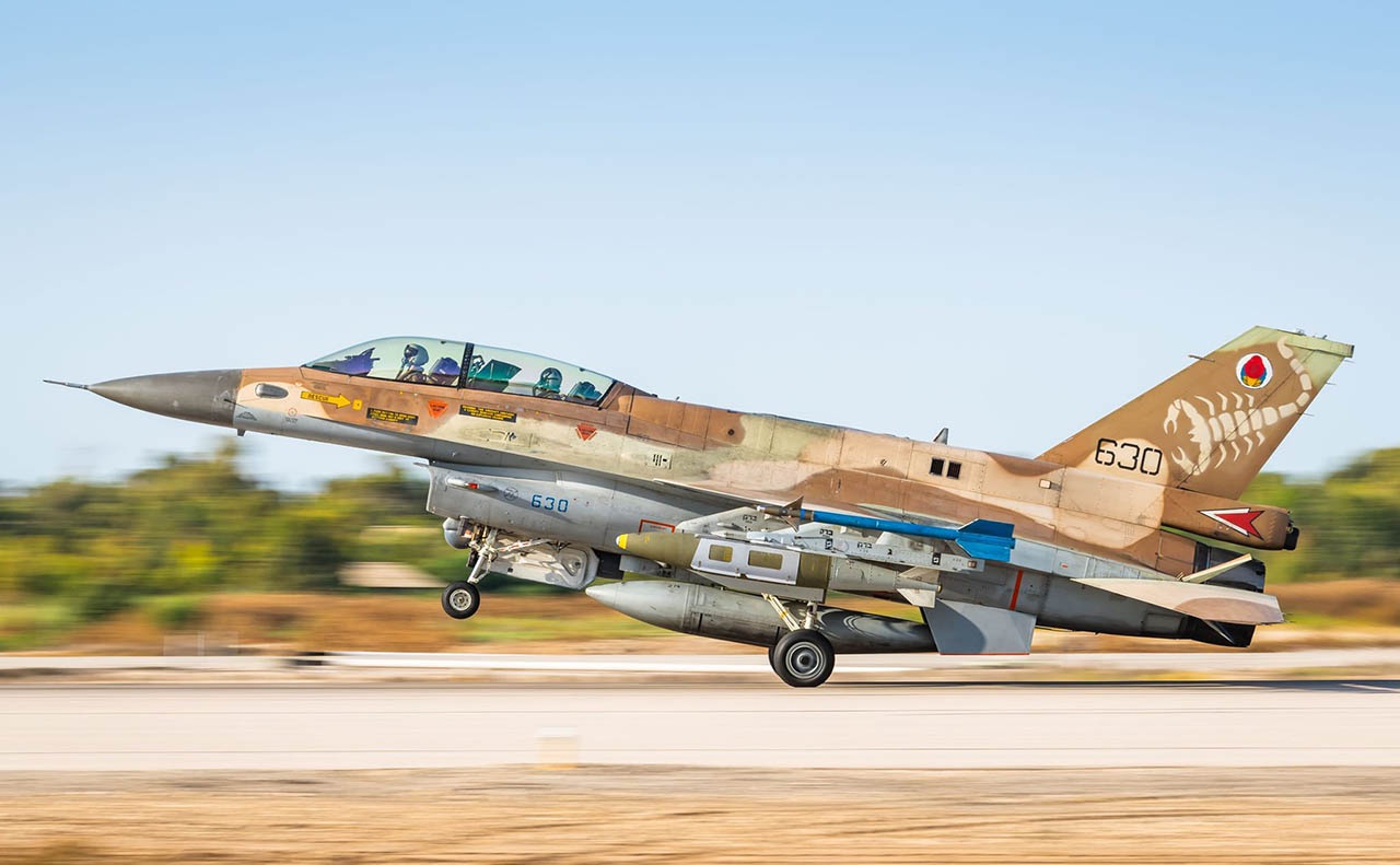 Для нанесения массированных авиационных ударов по объектам движения ХАМАС ВВС Израиля применяет разработанные в США истребители F-16I Sufa.
