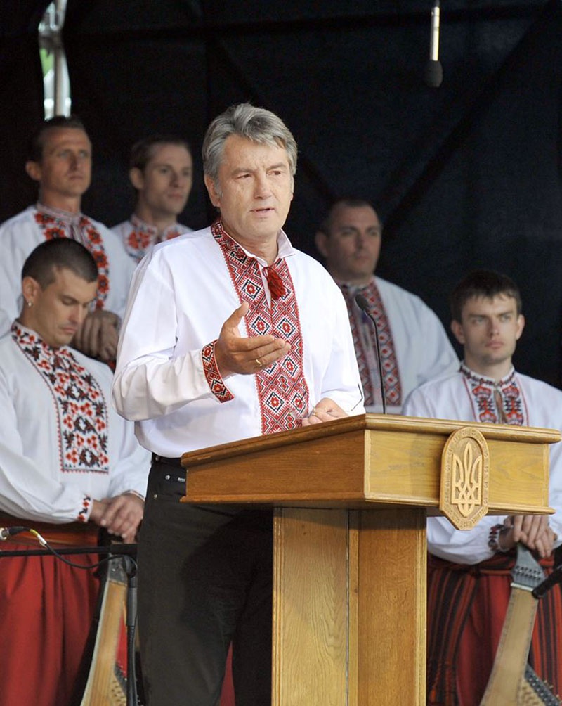 Виктор Ющенко ввёл в среде украинской элиты моду на разный этнографический шароварный хлам.