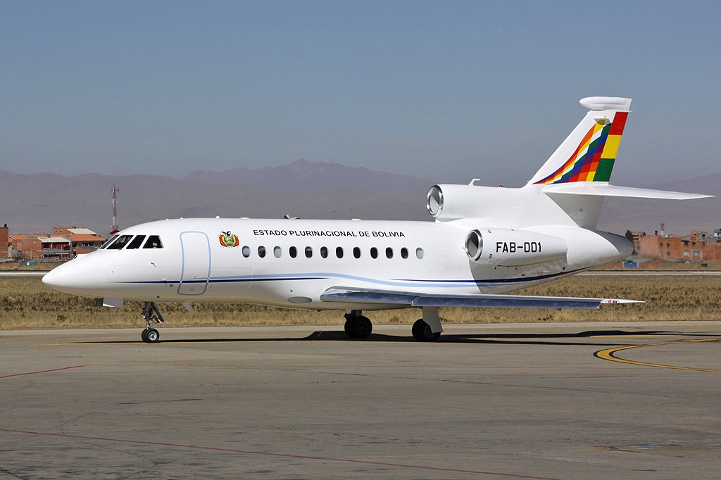 Самолёт президента Боливии Эво Моралеса был вынужден приземлиться в Вене, где его обыскали.
