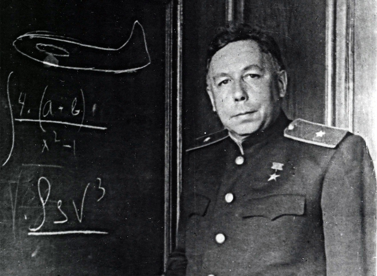 Семён Алексеевич Лавочкин - советский авиационный конструктор генерал-майор, дважды Герой Социалистического Труда.