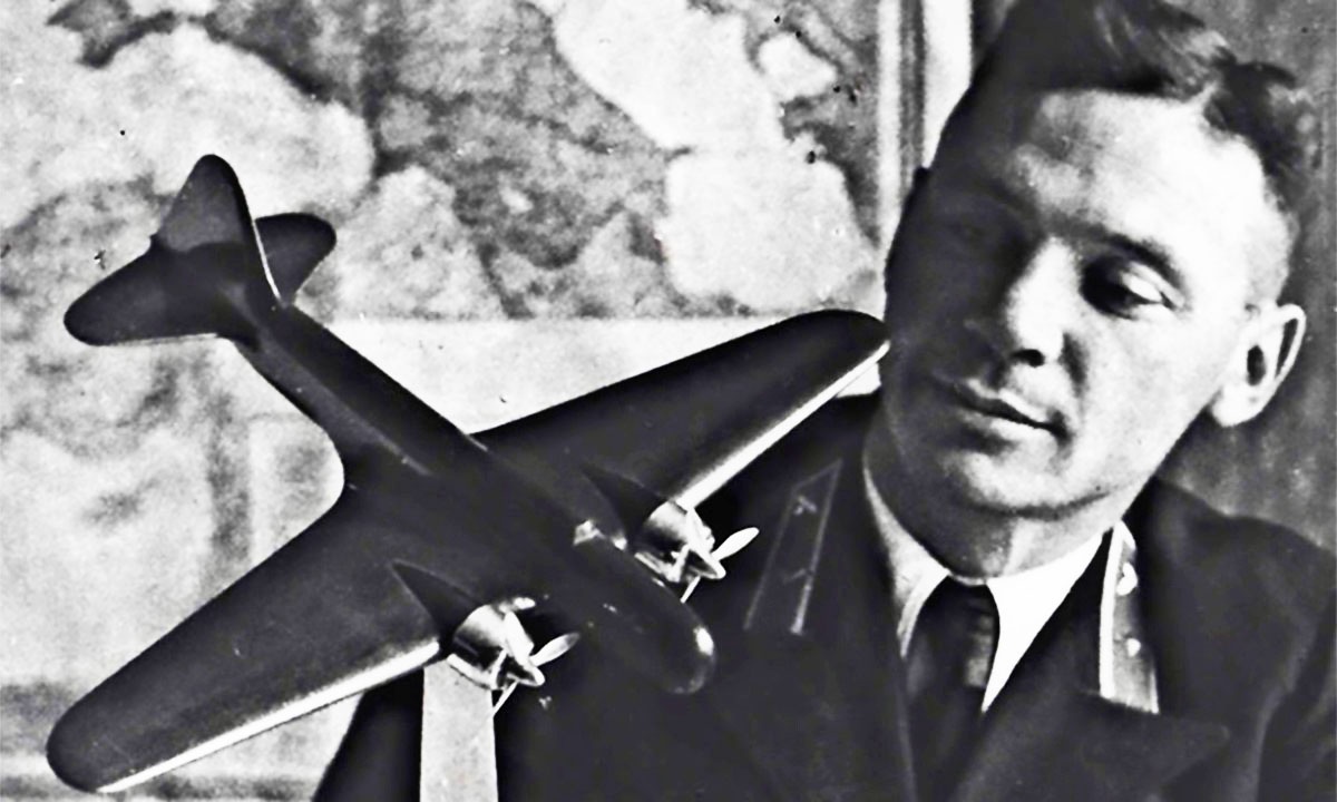 Легендарный пилот Владимир Коккинаки.