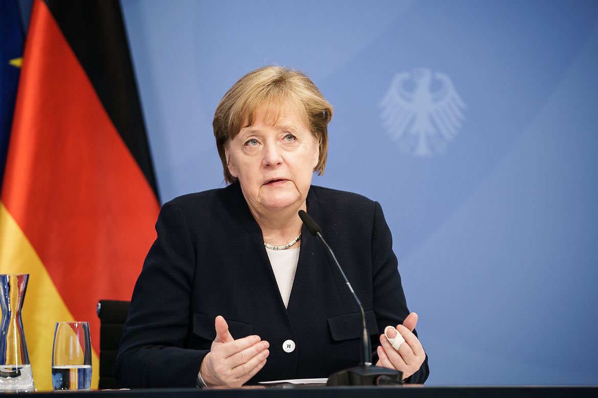 Канцлер Германии Ангела Меркель подчёркивала, что не следует полагаться на США в вопросе безопасности и защиты интересов стран ЕС.