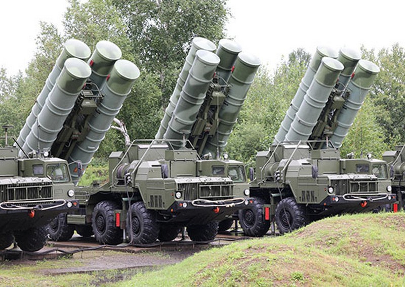 На Сахалине с расчётами зенитных ракетных систем С-400 «Триумф» ВВО проведена первая тренировка в новом периоде обучения.