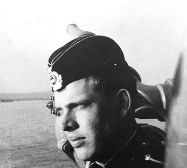 Лейтенант Угрюмов сразу после выпуска был назначен на должность старшего помощника командира противопожарного катера.