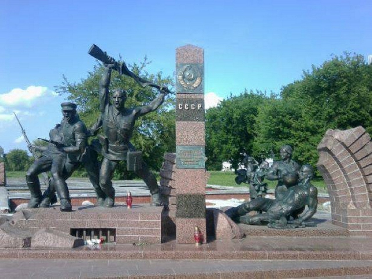 Памятник героям-пограничникам в Бресте.