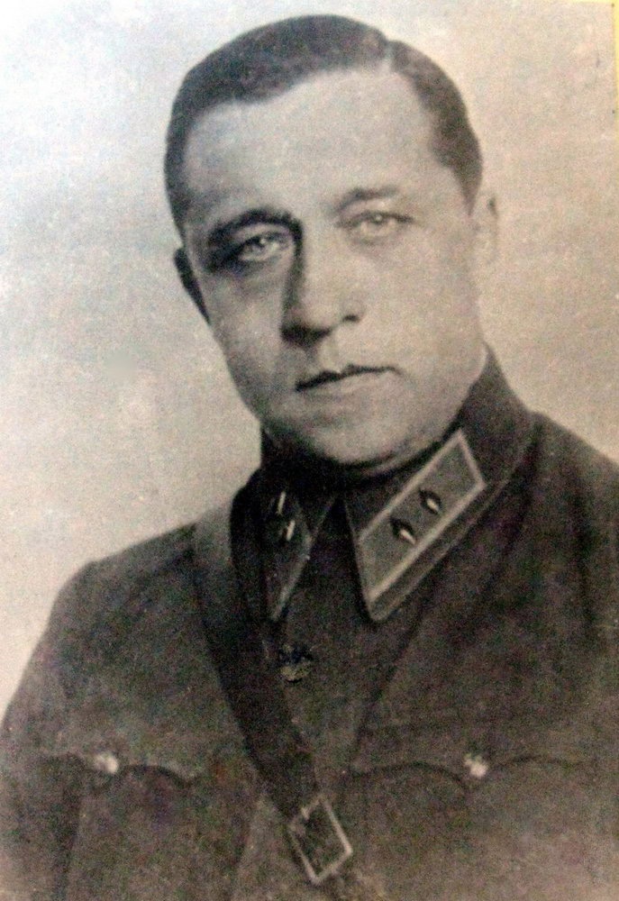 Военный атташе СССР в Германии В. Тупиков.