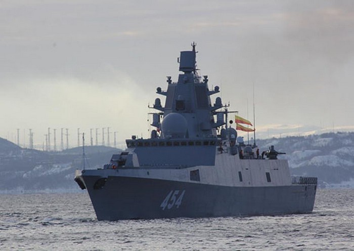 Расчёты ПВО фрегата «Адмирал Горшков» выполнят стрельбу в Баренцевом море.