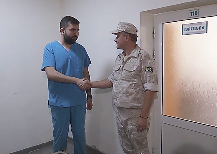 Российские миротворцы передали специализированное медицинское оборудование для детской больницы в Нагорном Карабахе.