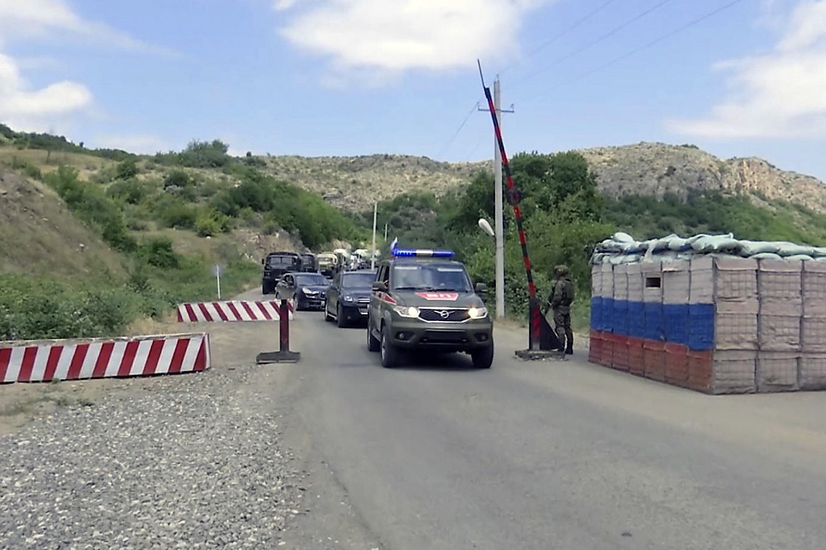  Безопасность при  проведении гуманитарных акций в Лачинском коридоре обеспечивают подразделения российской военной полиции.