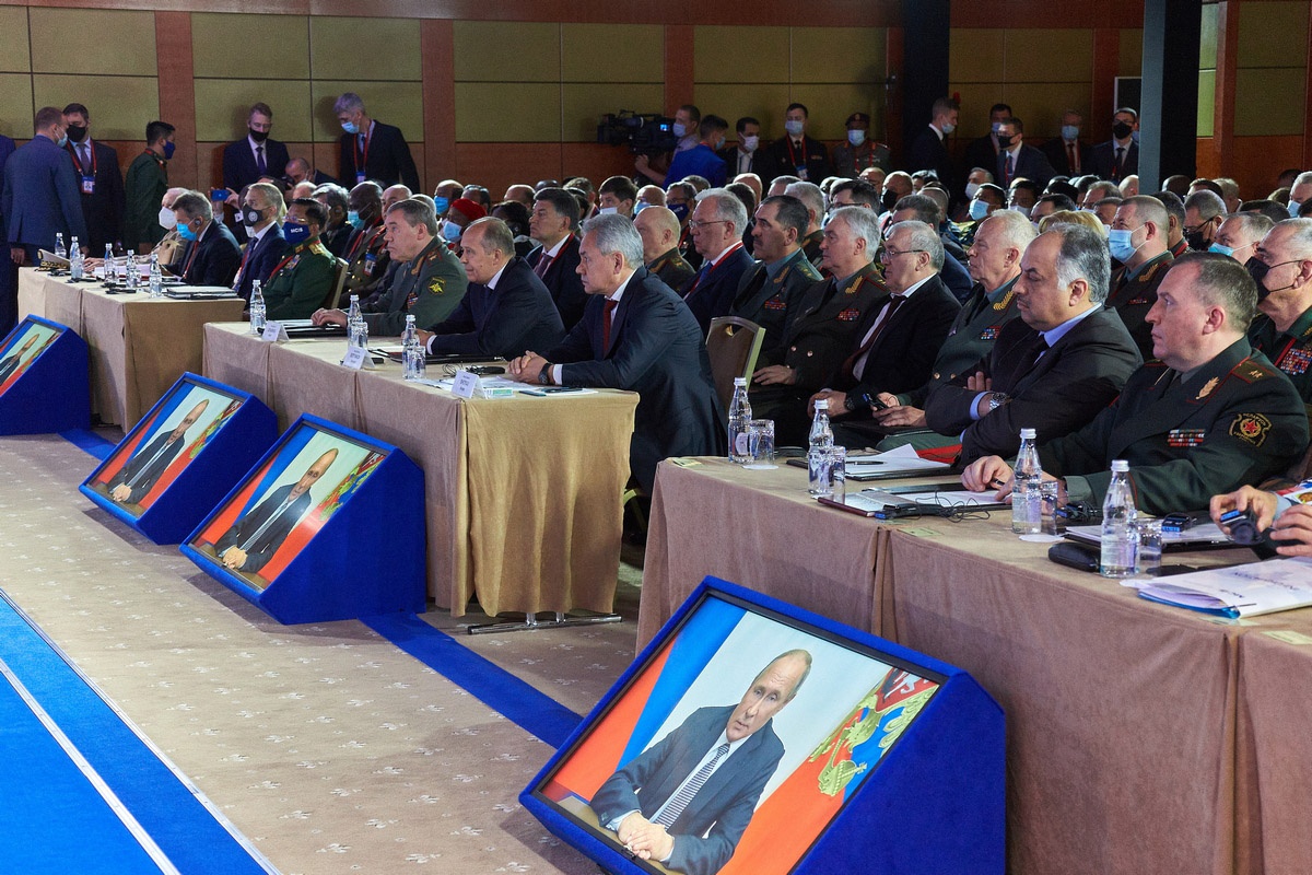 Конференция открылась видеообращением президента России Владимира Путина.