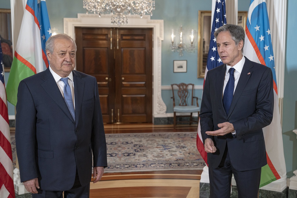 Госсекретарь Энтони Блинкен встречается с министром иностранных дел Узбекистана Абдулазизом Камиловым в Государственном департаменте США.