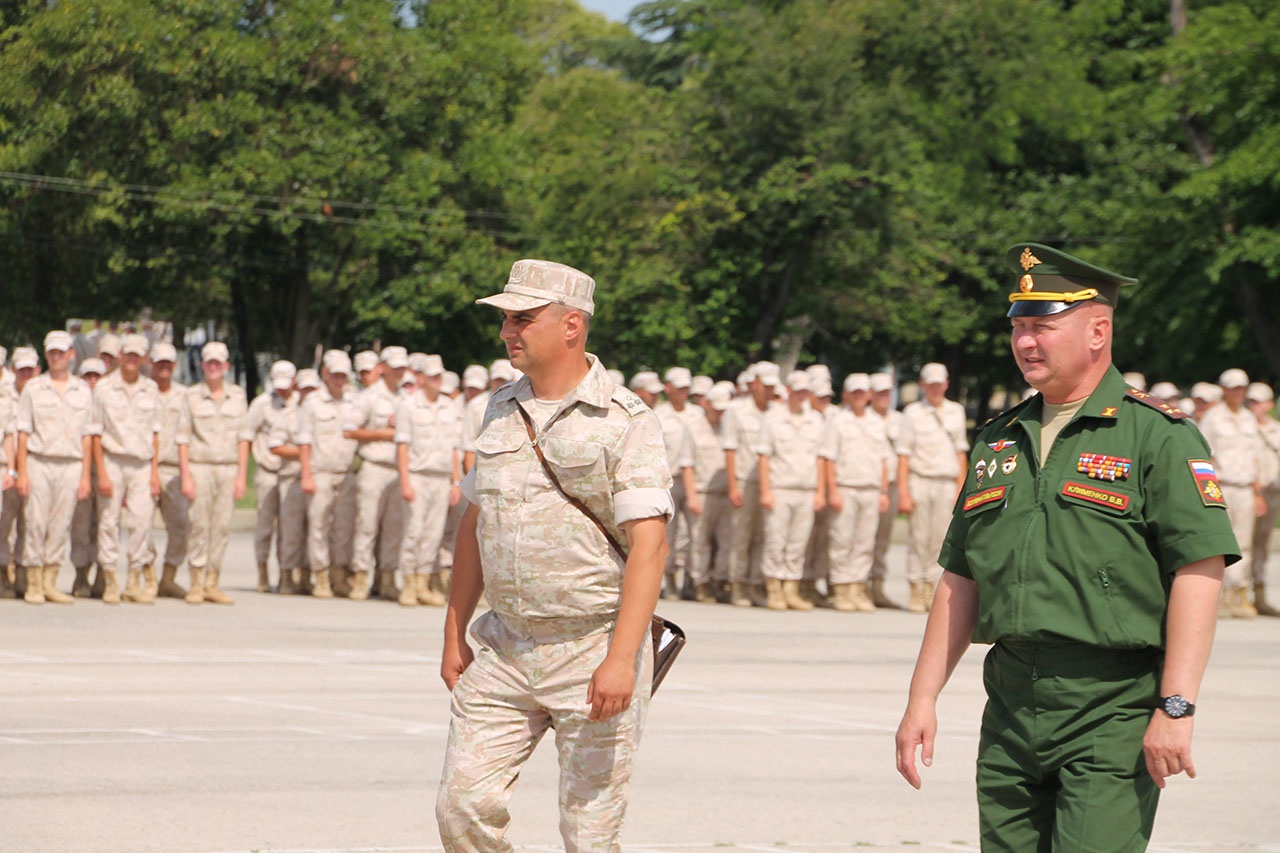 Проблем в отношениях между российскими и абхазскими военнослужащими нет.