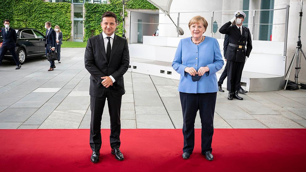 Зеленский надеялся на лучшее, а у фрау Меркель свои, германские, интересы.