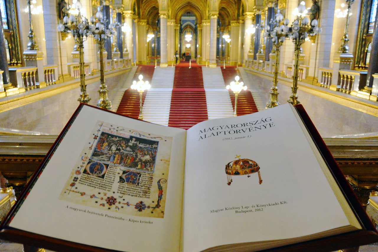 С 2012 года Венгрия живёт с новой конституцией. Христианской.