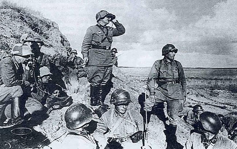 За бои с японскими захватчиками в районе озера Хасан в 1938 году медалью «За отвагу» были награждены 1.336 красноармейцев, командиров, политработников.