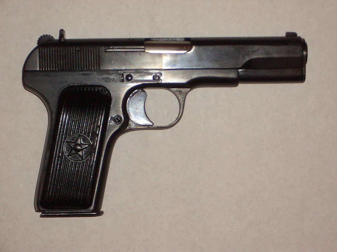 В начале 1934 года ТТ был принят на вооружение под наименованием «7,62-мм самозарядный пистолет обр. 1933 г.».