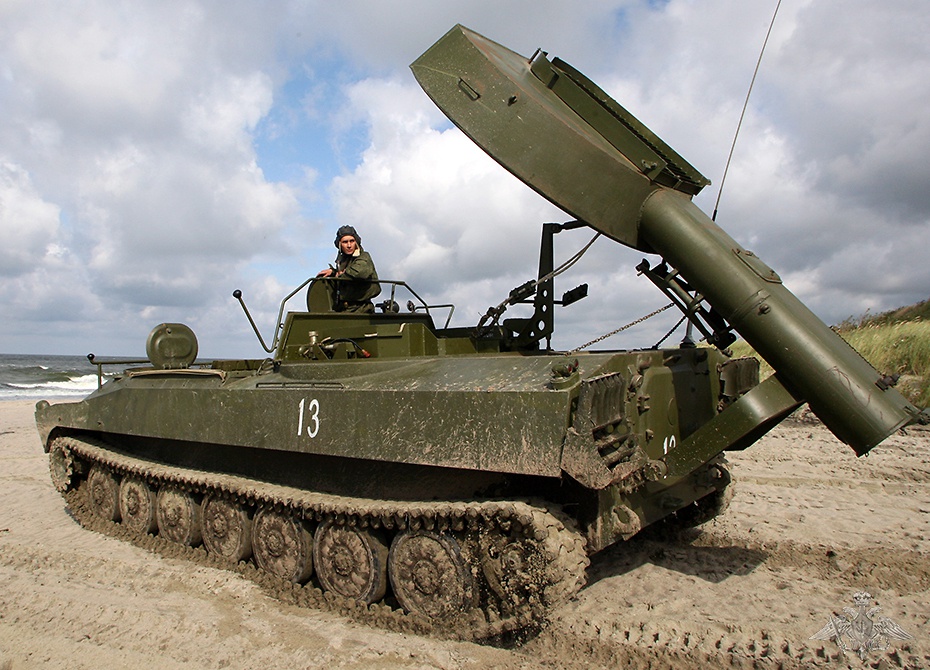 Самоходную установку разминирования УР-77 «Метеорит» в войсках прозвали «Змеем Горынычем».