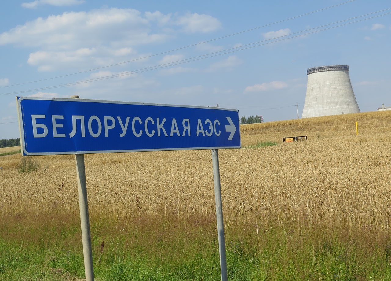 Поляки предлагают бить тревогу по поводу атомной электростанции в белорусском Островце, которую строят и финансируют россияне.