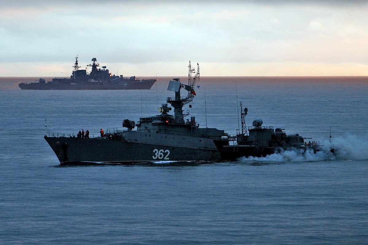Учения Тихоокеанского флота ВМФ России прошли в конце июня этого года примерно в 4.000 км к юго-востоку от Курильских островов и неподалёку от Гавайских островов (США).