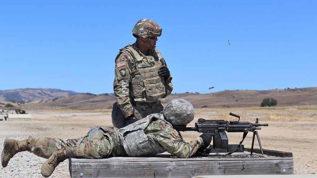 Американцы в 2010-м году одели подразделения своей армии в Афганистане в Мультикам, признав его преимущества над стандартным ACU.