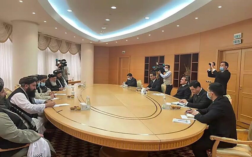 Встреча руководства туркменского внешнеполитического ведомства с делегацией политического офиса движения «Талибан»** в Министерстве иностранных дел Туркменистана. 6 февраля 2021 года.