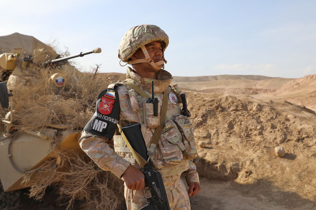 Военнослужащие 201-й военной базы РФ и вооружённых сил Республики Таджикистан взяли под охрану участки государственной границы c Афганистаном.