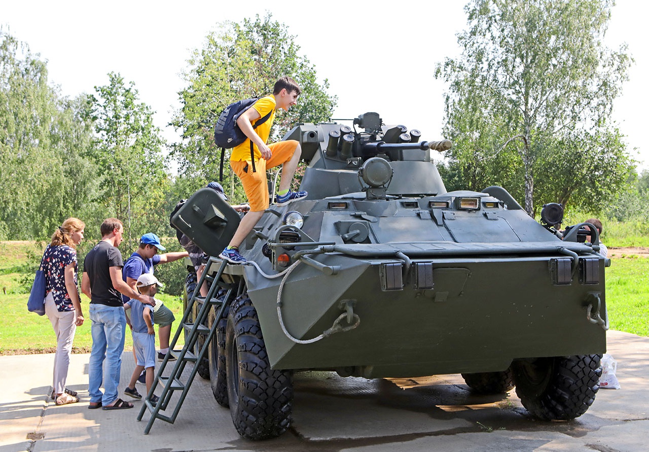 Среди боевых машин выставленных в Ростовской области будут и бронетранспортёры БТР-82А.