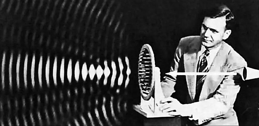 Физик-экспериментатор Роберт Вуд провёл эксперимент в одном из лондонских театров по созданию у зрителя атмосферы волнения и тревоги.