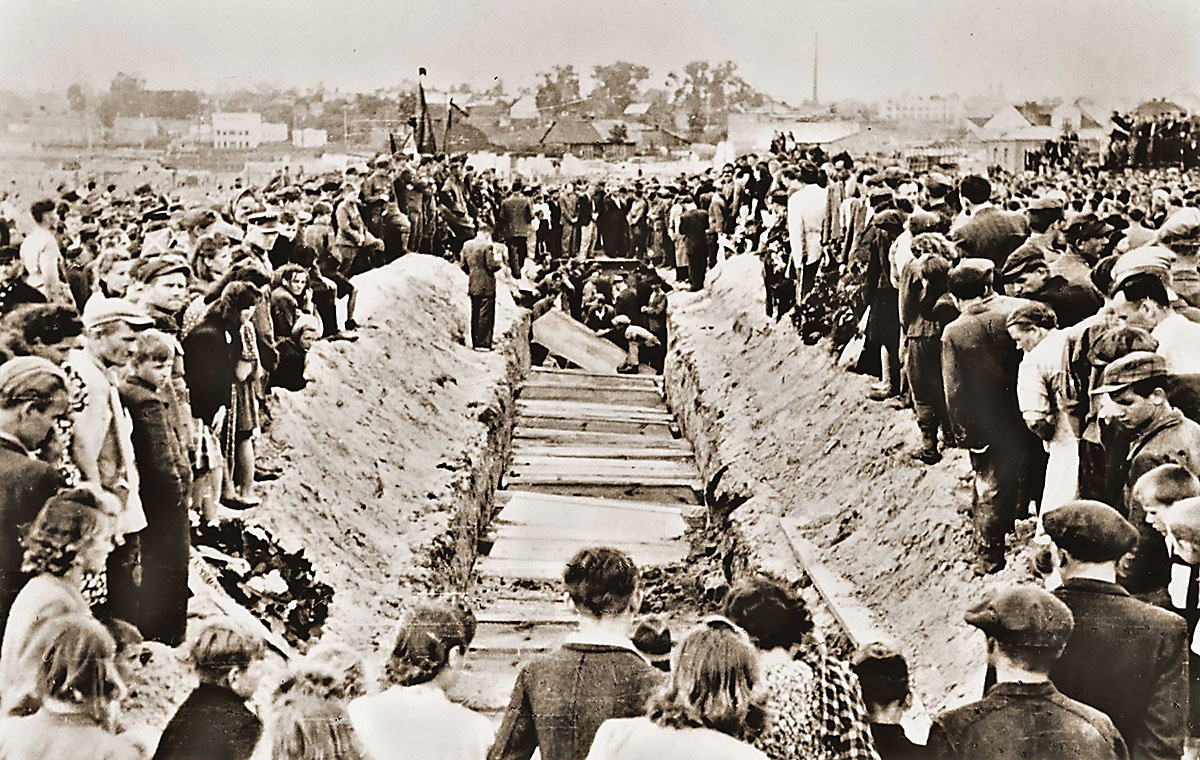 Похороны жертв еврейского погрома в Кельце в июле 1946 года.