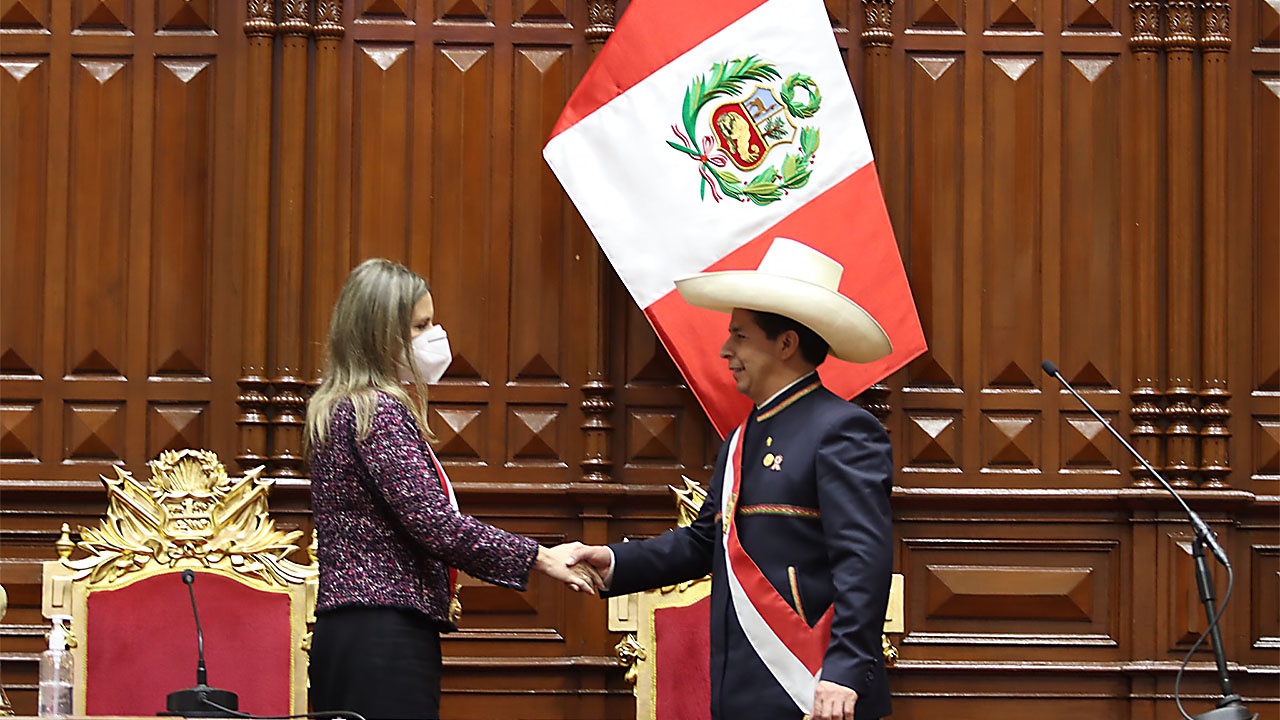 Перу: трудный выбор президента Кастильо