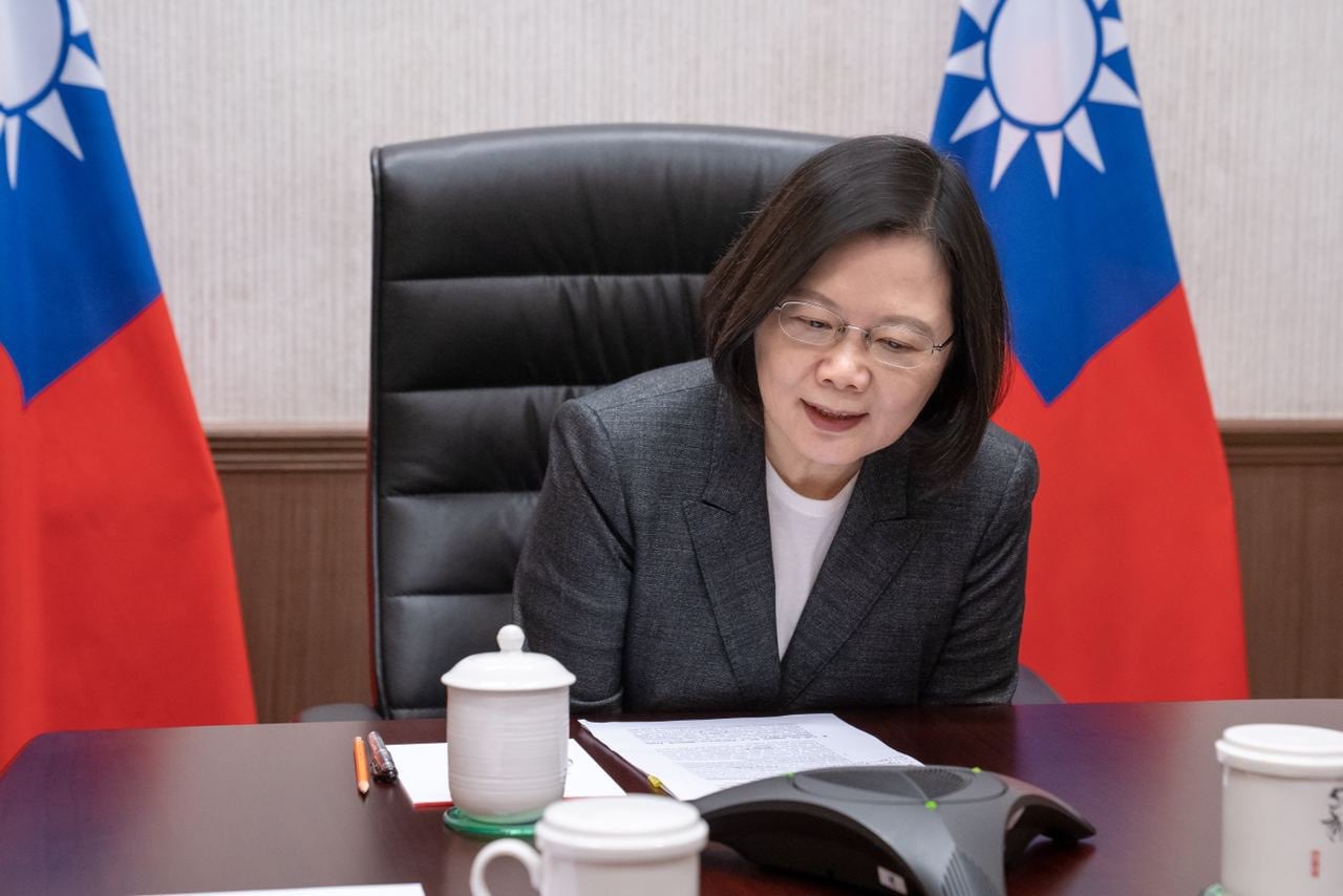 Президент Тайваня Цай Инвэнь заявила, что будет добиваться самостоятельности острова, и с тех пор открыто выступает против сближения с КНР.