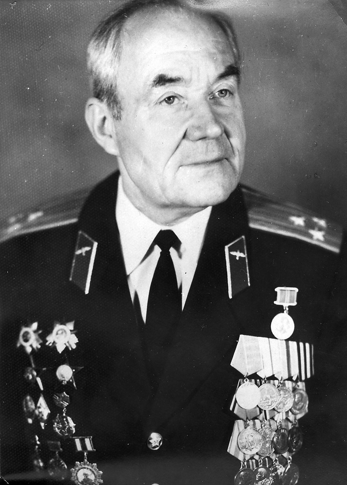 Разведчик-радист Роман Гончар. Это ему удалось передать ультиматум маршала Василевского командованию Квантунской армии.