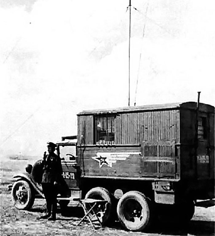 Передвижная радиостанция на базе ГАЗ-АА.