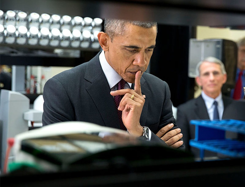 В 2015 году Барак Обама по просьбе Фаучи санкционировал выделение Уханьскому институту вирусологии 3,5 миллиона долларов.