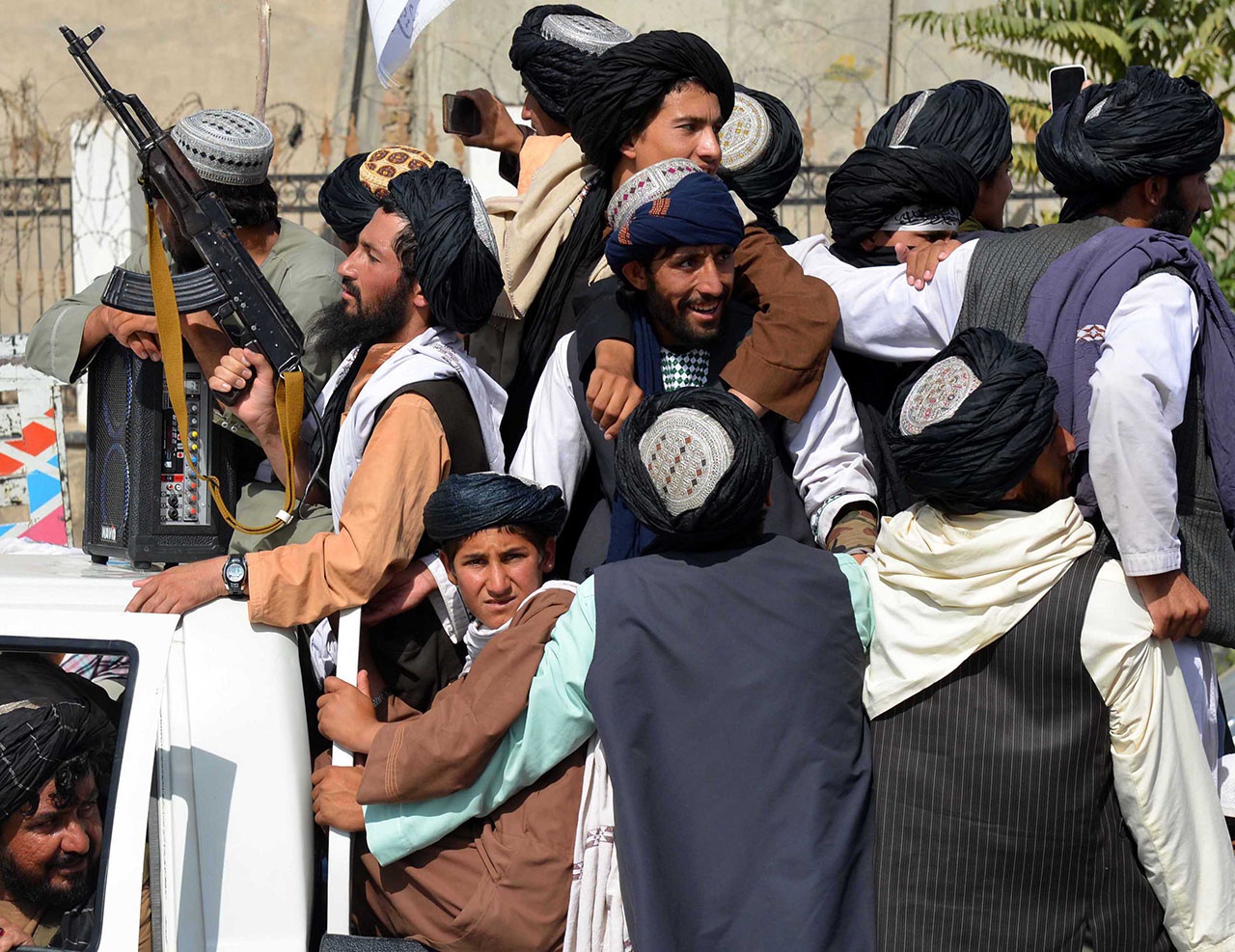 Западная коалиция хочет свалить свой провал 20-летнего присутствия в Афганистане на движение «Талибан».