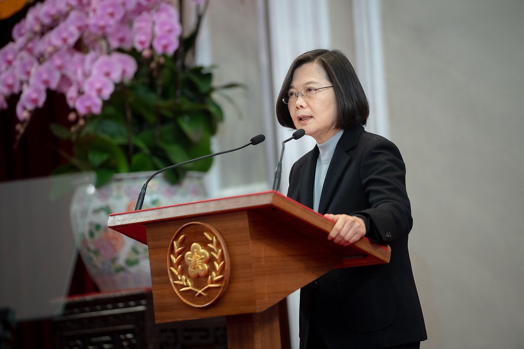  В конце октября 2021 года госпожа Инвэнь отметила, что несмотря на то, что американские войска покинули Тайвань ещё в 1979 году, между «Островом» и «Континентом» продолжает действовать программа военно-технического сотрудничества.